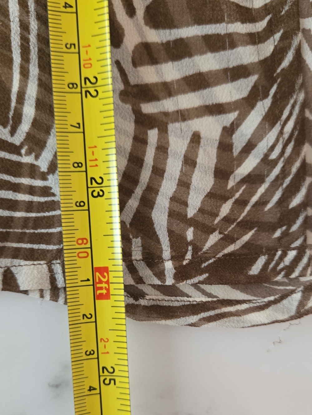 BCBG Max Azria Silk Blouse Taupe Leaf Print Boho Resort Luxe Size 6 Tropical - Picture 10 of 11